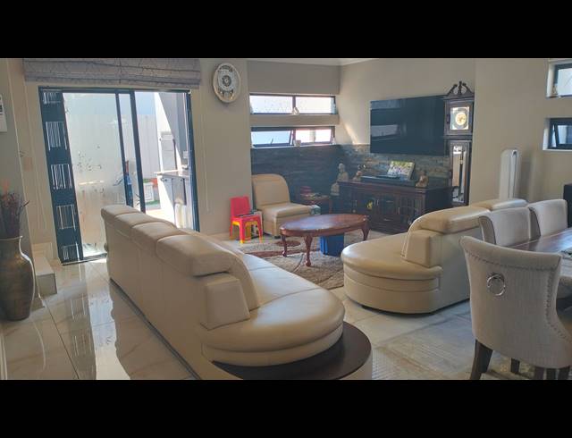 3 BEDROOM DUPLEX FOR SALE IN EQUESTRIA